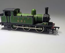 Mainline 37054 Class J72 0-6-0 581 LNER, OO Gauge
