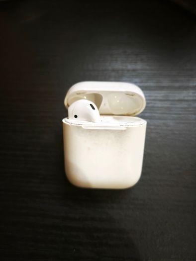 AirPods (A1602 Case)  Single left Earbud