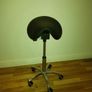 Ergonomic stool for standing/sitting desk Image 3