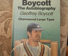 Boycott The Autobiography.  Geoffrey Boycott. Charnwood Large Type. Hardback In Good Condition.  See Photos For Same.