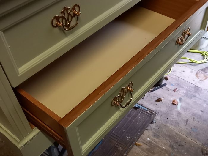 Lowboy chest of drawers