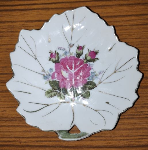 2 leaf shaped with gilt trim porcelain trinket dishes, marked Foreign