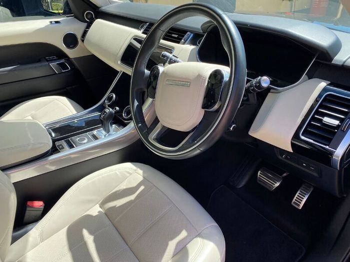 2022 Range Rover Sport P400e HSE Silver Edition