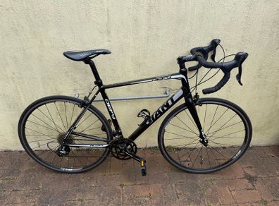 Giant Aluxx Defy Road Bike with Carbon Fork