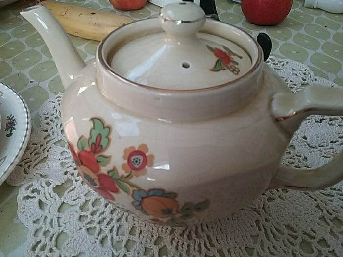 Arthur Wood VTG Teapot