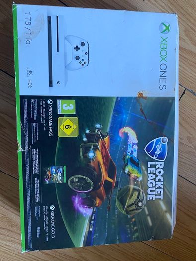 Xbox One S 1TB, + Controller and Box