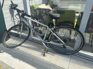 Bicycle - medium frame for adults -17 /18 inch