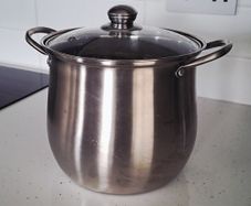 Pot with lid / Sauce pan - New