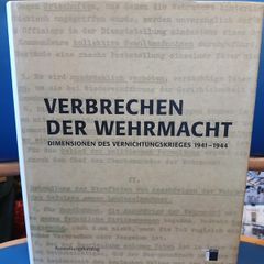 Verbrechen der Wehrmacht, German language book