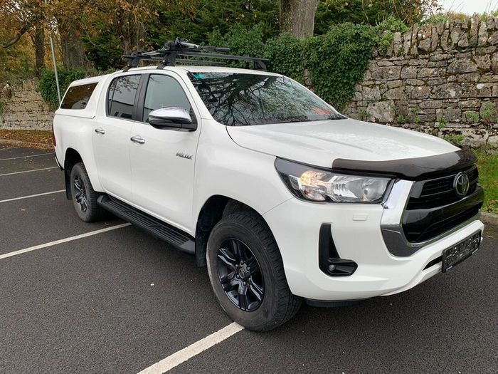 Toyota Hilux SR5 2.4L Full Leather, Canopy, Low KM
