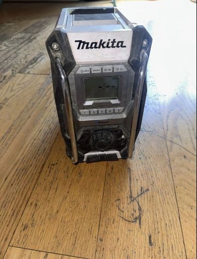 Makita jobsite radio / speaker