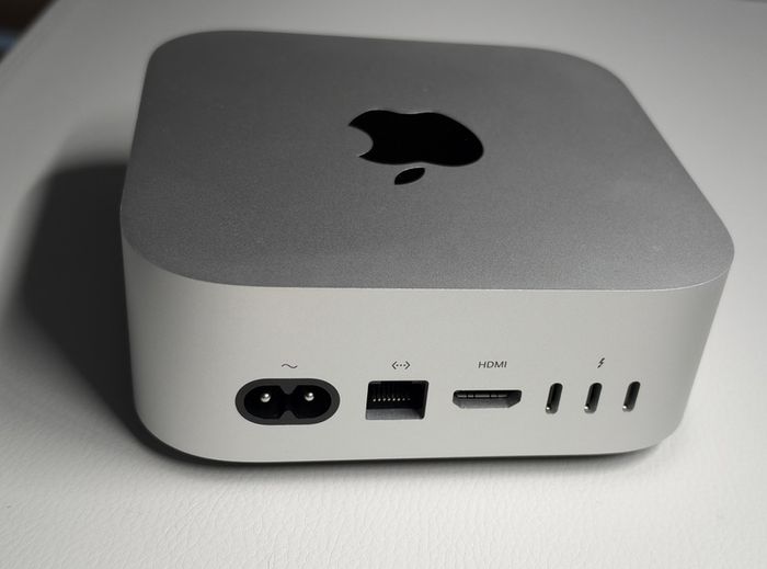 Mac mini (M4, 16gb RAM, 512gb SSD)