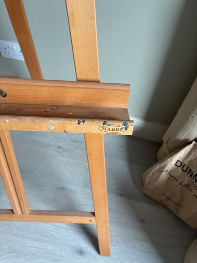 Artist easel