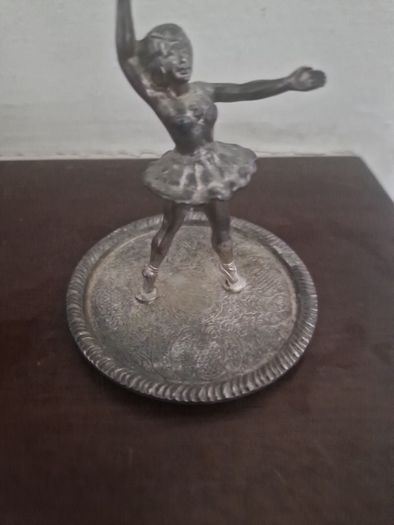 ballerina ring holder