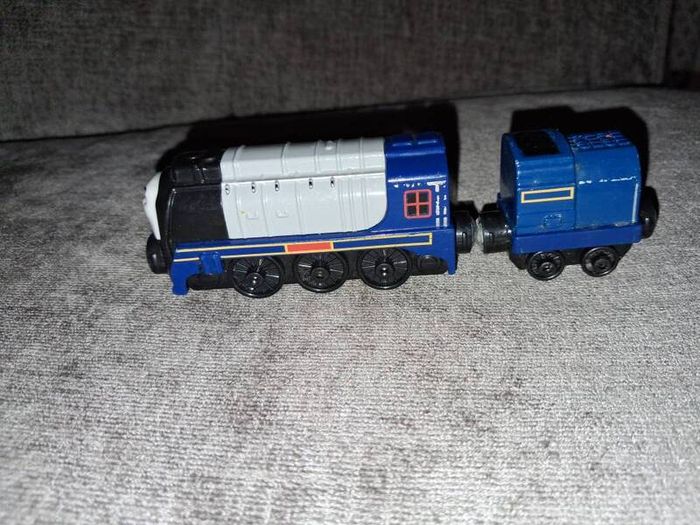 x10 Bundle - Thomas Tank Engines Friends - Diecast Metal Magnetic Take N Play Train Engines
