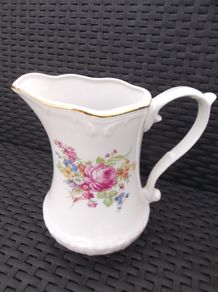 Lovely Presume Vintage Jug