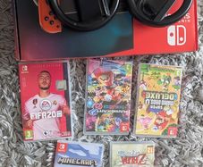 Boxed Nintendo Switch   5 Games (Mario Kart, Super Mario, Zelda)