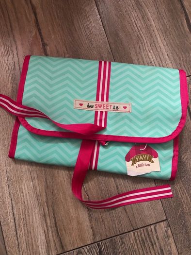 Cosmetics / wash bag
