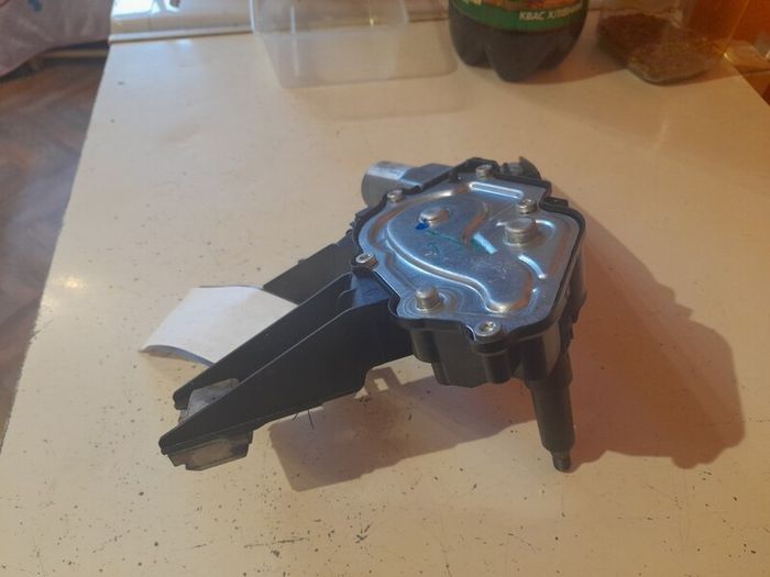 Peugeot 308 / citroen c4 Wiper Motor Rear 2014 9677680580