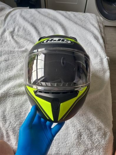 HJC C10 Motorbike Helmet. Used twice (20min all together). Like new. Few scraches like on pictures.