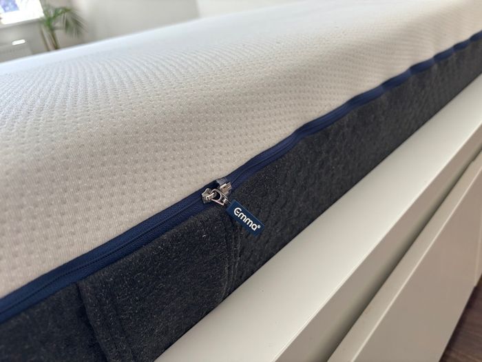 King Size Bed - IKEA MALM Bed w. Emma Mattress