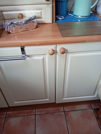 Cream shaker kitchen