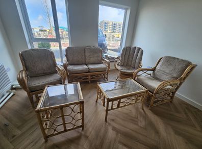 Soft Sofa Chairs and Tables