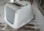 Cat litter box with swinging door