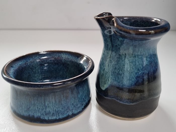 Stunning Bernard Kavanagh Handmade Irish Pottery Creamer & Dish Set