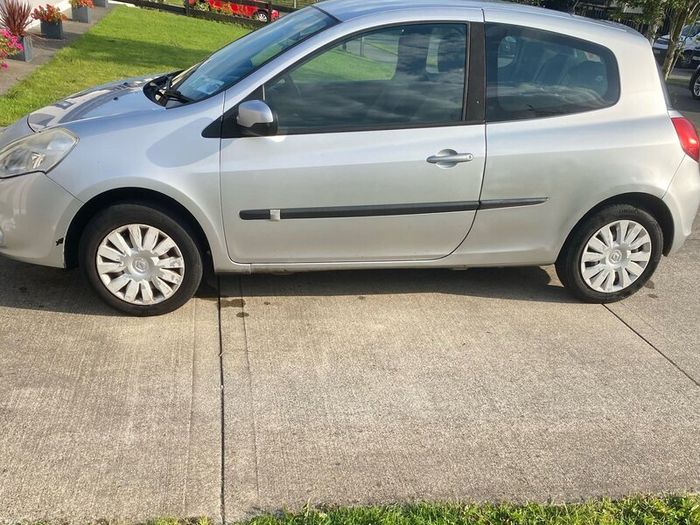 2010 Silver Renault Clio 1.1L Petrol (TAXED& NCT)