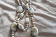 Lovely costume jewelry set includes earrings