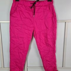 Women fuchsia trousers