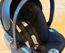 Cybex T cloud car seat and isofix base