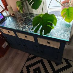 Side Board
