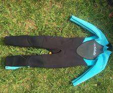 Alder Wetsuit M size = 7.5 to 9.5 Year old average size approx