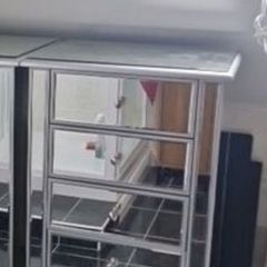 Mirror chest of drawers