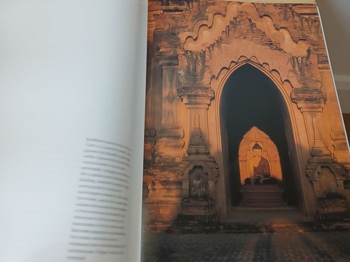 Buddha The Intelligent Heart Alistair Shearer Thames and Hudson Art and Imagination PaperbackBuddha The Intelligent Heart Alistair Shearer Thames and Hudson Art and Imagination Paperback