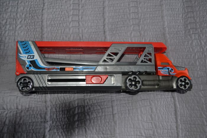 hotwheels car hauler / shooter