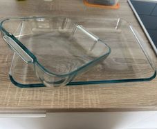 pyrex and glass food containers