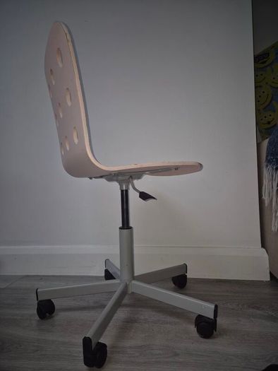 Rose-coloured, Height-adjustable Chair