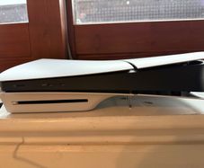NEW PS5 Slim 1TB Disc +2 Games