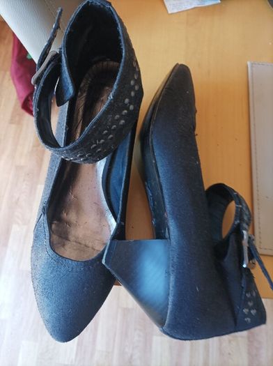 Women's shoes rarely worn size 7.5