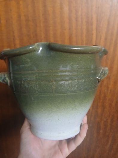 Kiltrea Pottery plant pot