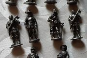 Ten lead figurine's soldiers