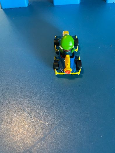 Hot Wheels Mario Kart Luigi Mach 8 Die-Cast Vehicle 2021 Mattel 1:64
