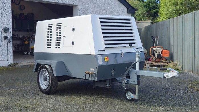 Portable diesel Compressor 210 CFM 7.5-8 Bar