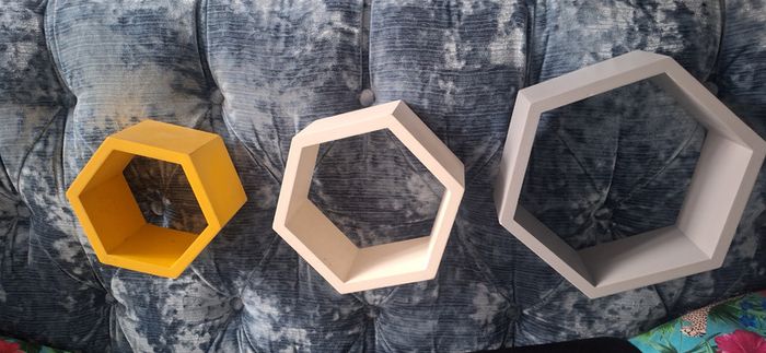 Roberts portable radio, shelfs, grey white and yellow small shelves,Christmas tree skirt childrens desk chair, picture. Single duvet cover new. Small black mirrors. Bundle for 150.00