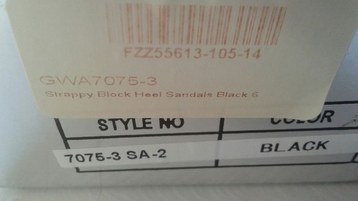 black sandles size 39 NEW WITH BOX