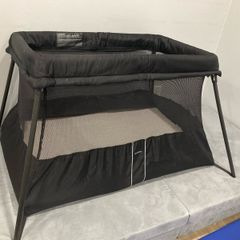 BabyBjorn pack & play travel cot