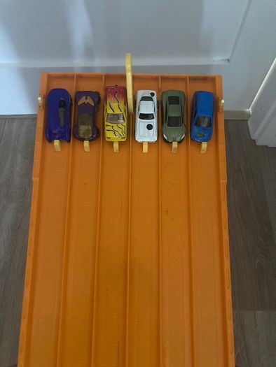 Hot Wheels super 6 lane raceway